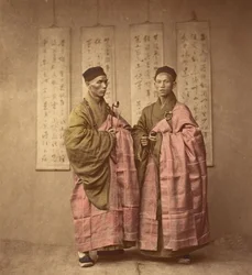 Twee mannen in roze gewaden. c.1870